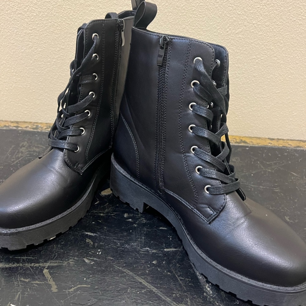 Woman’s Size 10 Dirty Laundry Black Combat Boots
